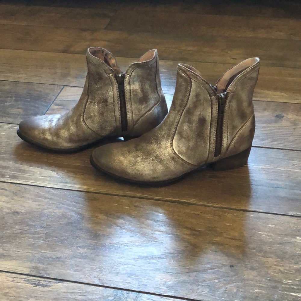 Cute distressed silver booties